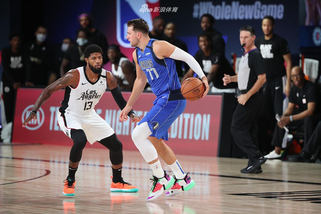 持球推进更 持球推进更